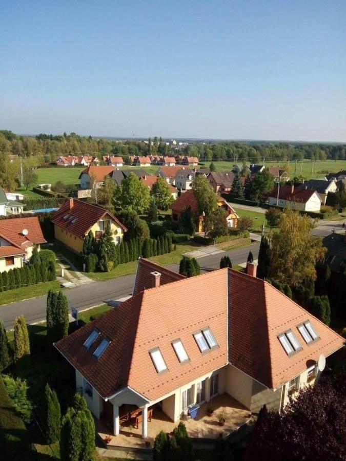 Mol-Ker-Vill Apartment Lenti Eksteriør bilde